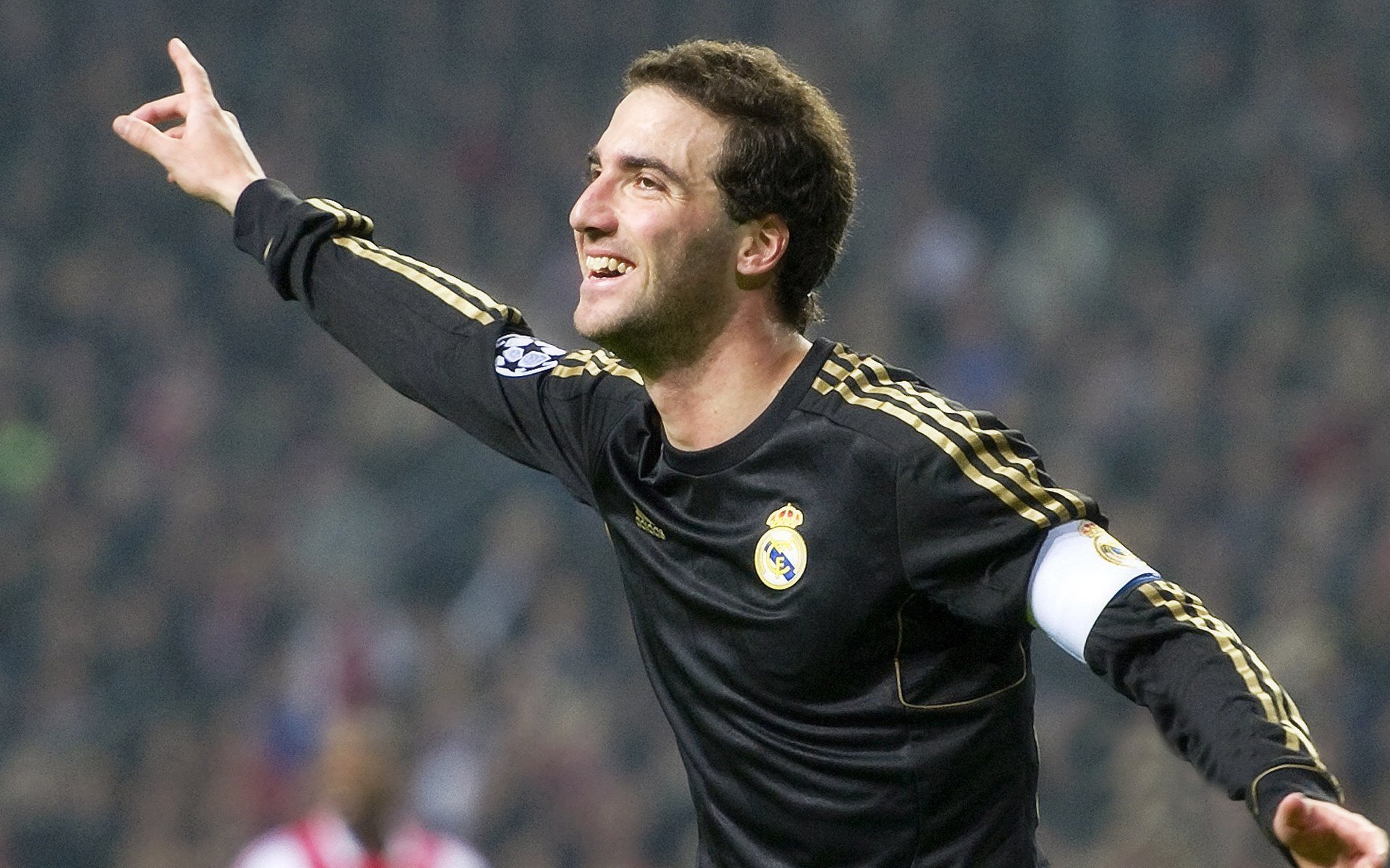 开云网址-“英超焦点战：两豪门激烈对攻，场面精彩纷呈”，英超两大豪门