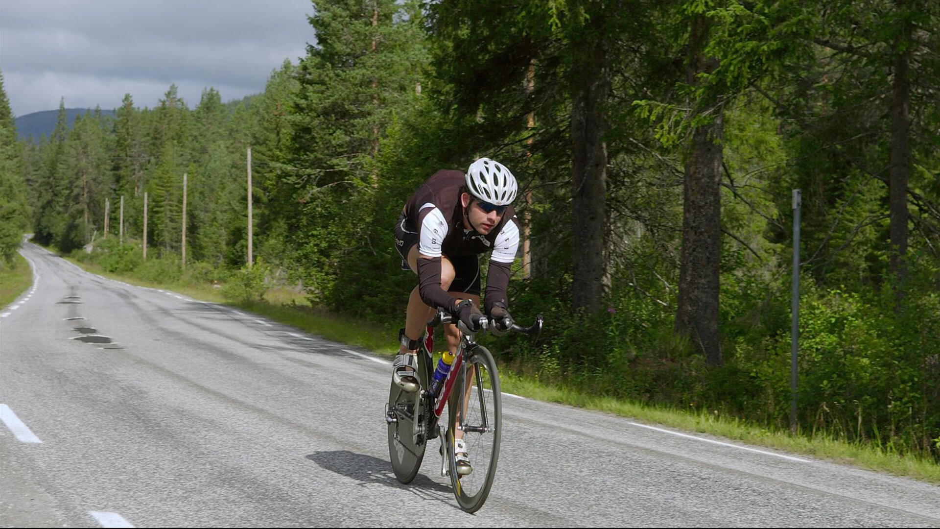 特色流动体操表演,城市街角的精彩 show,流动性舞蹈动作