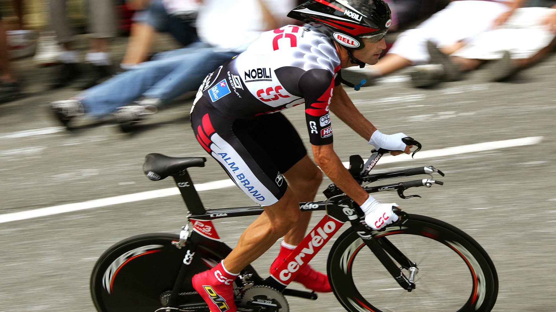 赛季最震撼的惊险超车一览,惊险超车游戏